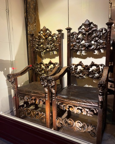 Antiquités - Très grande paire de fauteuils , Italie Toscane 17e siècle
