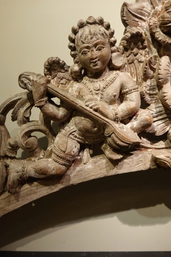 Architectural & Garden  - Carved wooden arch with two angel musicians, India, Tamil Nadu, 19th c.