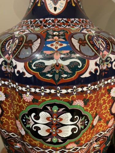 Très grande paire de vases cloisonnés, Japon 19e siècle - La Crédence