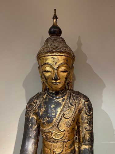 Très grand Bouddha en bois sculpté et doré, Birmanie 19e siècle - Arts d