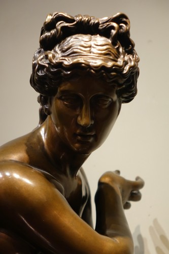 XIXe siècle - Aphrodite accroupie, grand bronze de BARBEDIENNE fin 19e siècle