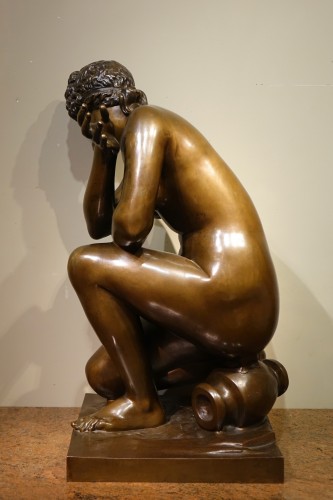 Antiquités - Large bronze by BARBEDIENNE, Crouching Aphrodite, 19th c.