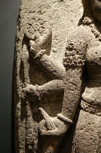 XIe au XVe siècle - Statue en pierre de la déesse Durga, Inde 13e - 14e siècle