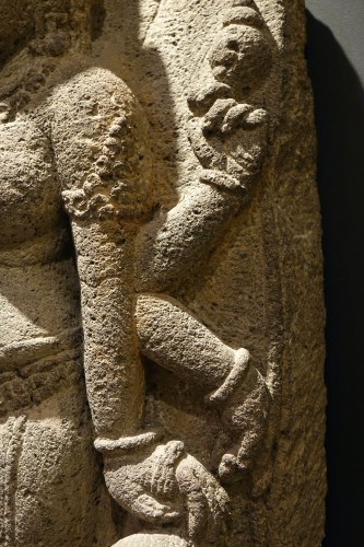 Statue en pierre de la déesse Durga, Inde 13e - 14e siècle - 