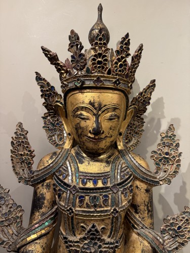 Grand Bouddha en bois peint et doré, Birmanie fin 19e siècle - Arts d