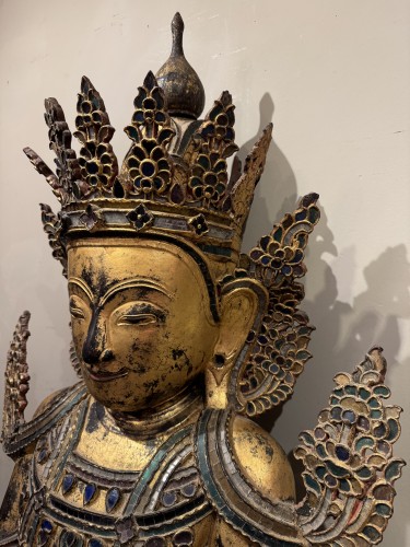 Grand Bouddha en bois peint et doré, Birmanie fin 19e siècle - La Crédence