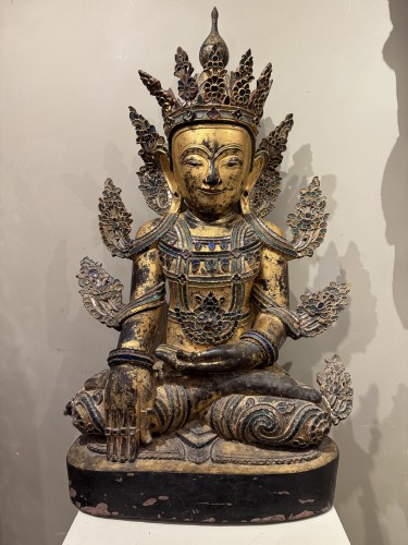 XIXe siècle - Grand Bouddha en bois peint et doré, Birmanie fin 19e siècle