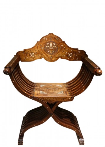 X-Shaped Stool  in Renaissance Style in Walnut, Italy 19th Century 