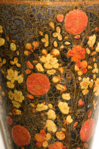  Lacquered Vase, Kashmir, India 19th Century. - Decorative Objects Style 