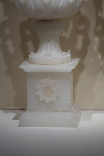Objet de décoration Cassolettes, coupe et vase - Paire de vases Medicis en albâtre