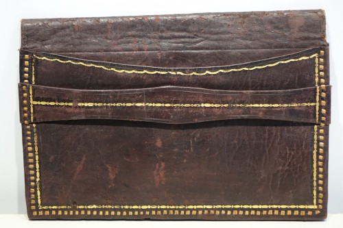 Objets de Curiosité  - Pochette porte-courrier en maroquin rouge, 19e siècle