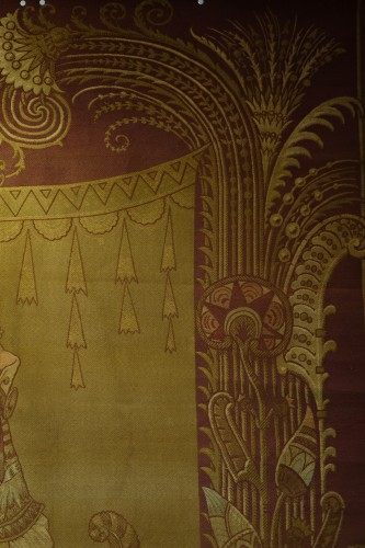 Grande portière (d'une paire) représentant un roi Mésopotamien - Art nouveau