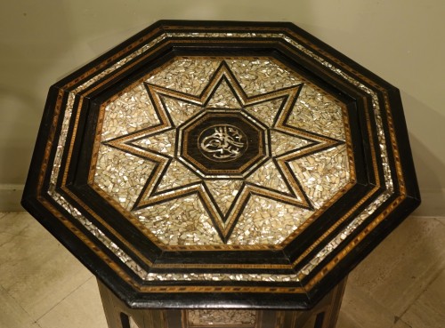 Mother-of-pearl inlaid octagonal side table, Syria or Egypt, circa 1920 - Furniture Style Art Déco