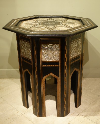 Mother-of-pearl inlaid octagonal side table, Syria or Egypt, circa 1920 - Art Déco