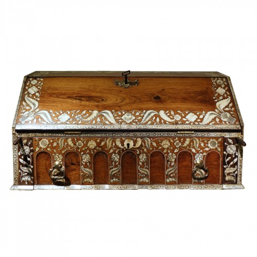 Ecritoire de table en bois de rose et ivoire, Vizagapatam, Inde pour le marché Anglais