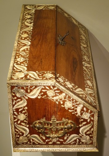 Directoire - Ecritoire de table en bois de rose et ivoire, Vizagapatam, Inde pour le marché Anglais