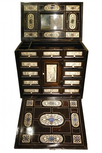 Cabinet en placage d'ébène et pierres dures, Italie 17e siècle