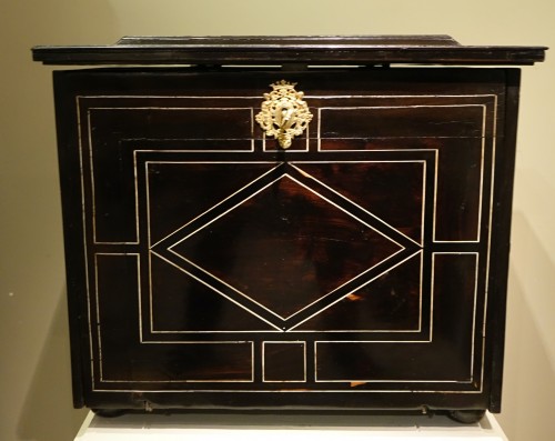 Cabinet en placage d'ébène et pierres dures, Italie 17e siècle - Mobilier Style Louis XIII