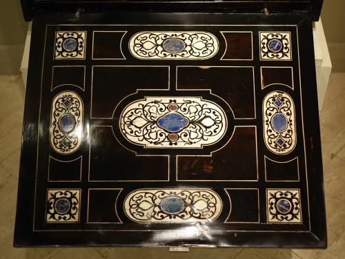 Cabinet en placage d'ébène et pierres dures, Italie 17e siècle - Louis XIII