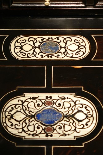 Louis XIII - Cabinet en placage d'ébène et pierres dures, Italie 17e siècle