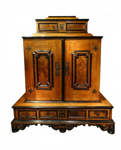 Cabinet en bois de placage de fruitiers, Italie du nord 17e siècle