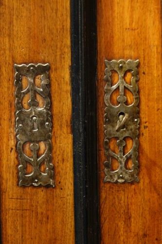 Cabinet en bois de placage de fruitiers, Italie du nord 17e siècle - Louis XIV
