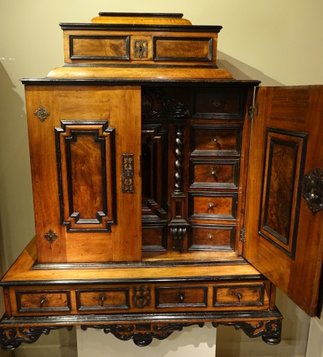 Antiquités - Cabinet en bois de placage de fruitiers, Italie du nord 17e siècle
