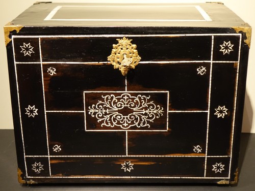 Louis XIII - Cabinet en placage d'ébène, ivoire et bois fruitier, Italie du nord 17e siècle