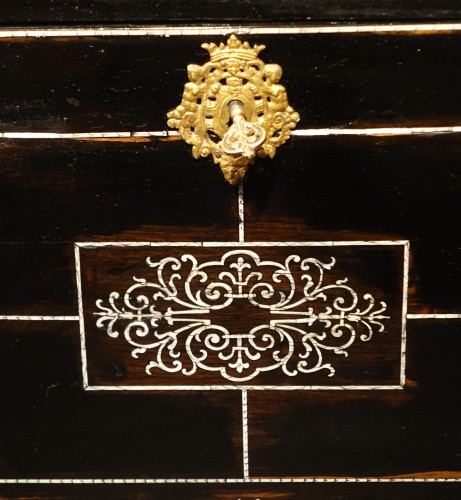 Antiquités - Cabinet en placage d'ébène, ivoire et bois fruitier, Italie du nord 17e siècle
