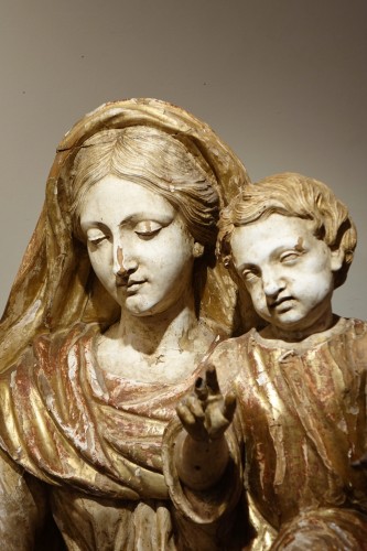 Grande Vierge à l'Enfant en bois sculpté, France 17e siècle - La Crédence
