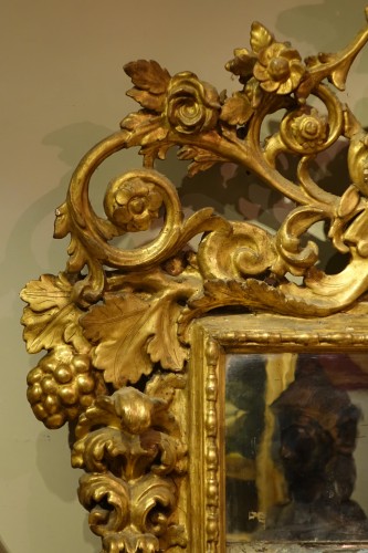 Miroirs, Trumeaux  - Grand miroir baroque en bois sculpté et doré,Italie, 18e siècle