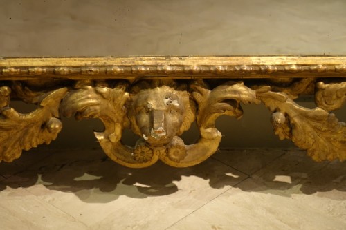 XVIIIe siècle - Grand miroir baroque en bois sculpté et doré,Italie, 18e siècle