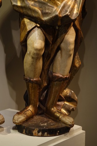 XVIIe siècle - Grande paire d'anges(?) en bois doré et polychromé, Italie 17e siècle