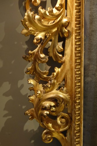 XIXe siècle - Grand miroir baroque en bois sculpté et doré, Italie 19e siècle