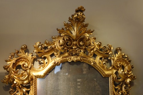 Grand miroir baroque en bois sculpté et doré, Italie 19e siècle - Napoléon III