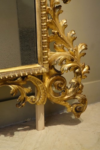 Napoléon III - Grand miroir baroque en bois sculpté et doré, Italie 19e siècle
