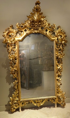 Antiquités - Grand miroir baroque en bois sculpté et doré, Italie 19e siècle