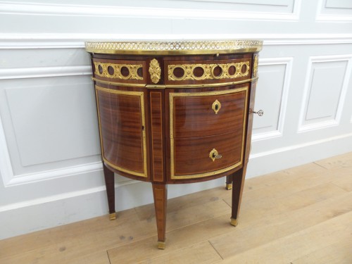 XVIIIe siècle - Commode demi-lune estampillée R Lacroix