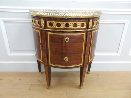 Louis XVI - Commode demi-lune estampillée R Lacroix