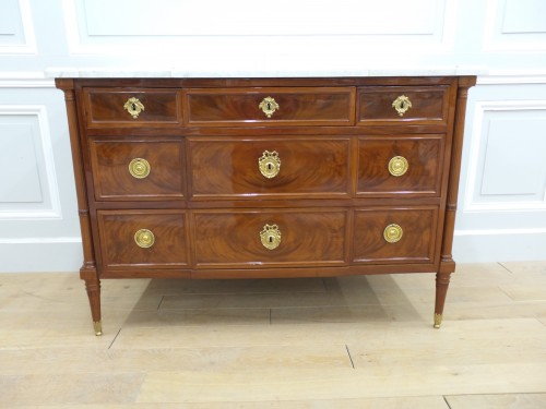 Louis XVI mahogany Commode  - Furniture Style Louis XVI