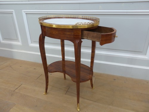 XVIIIe siècle - Petite table de salon Transition estampillée J.b Tuart
