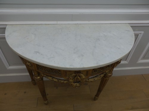 A Louis XVI Half-moon console - Furniture Style Louis XVI