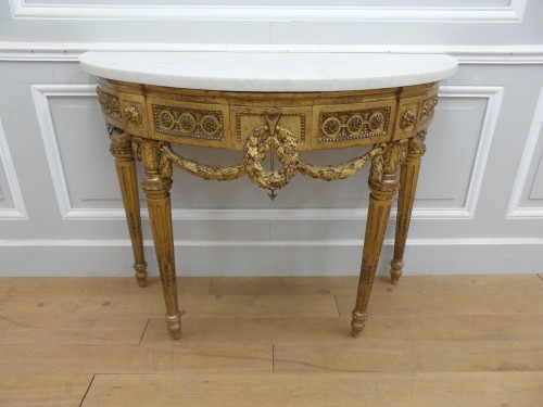 Louis XVI - Console demi-lune en bois doré