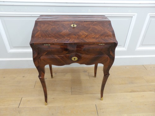 French Regence - Bureau dos d&#039;âne forming a delivery table stamped BVRB