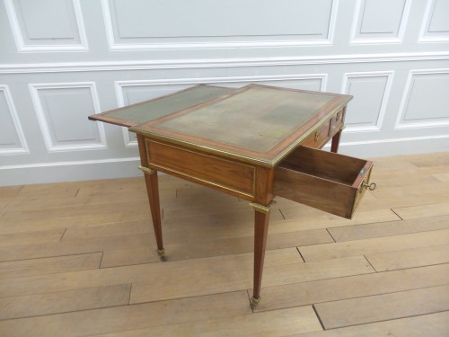 Bureau Louis XVI Par François Bayer - Mobilier Style Louis XVI