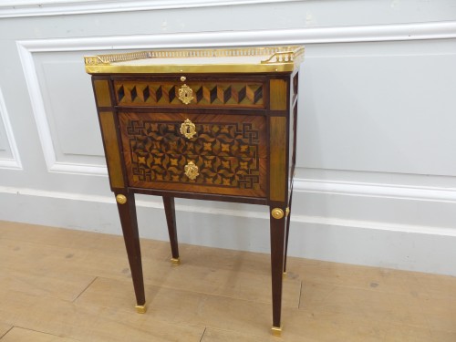 Table chiffonnière estampillée Deloose - Mobilier Style Louis XVI