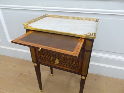 Table chiffonnière estampillée Deloose - Louis XVI