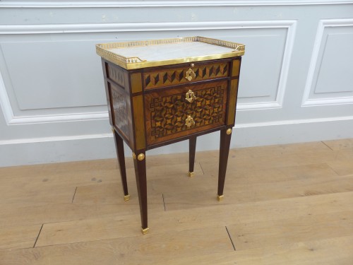 Louis XVI - Table chiffonnière estampillée Deloose