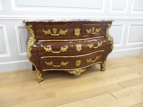 Commode tombeau d'époque Régence - Mobilier Style Régence