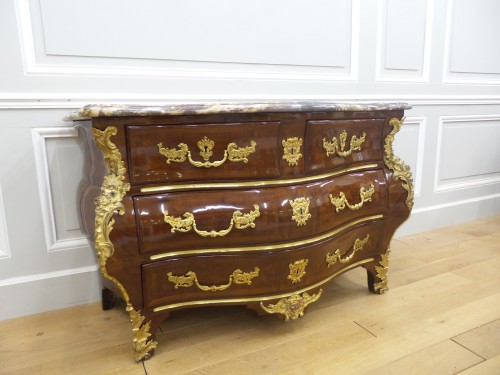 Commode tombeau d'époque Régence - La Jurande